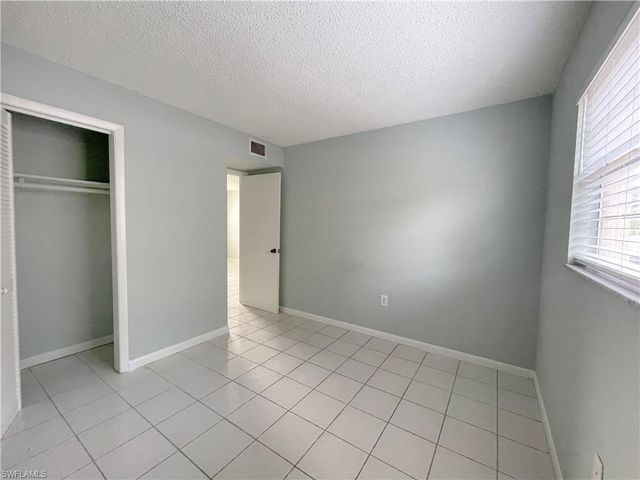 3325 Airport RD N # R2, Naples, FL 34105