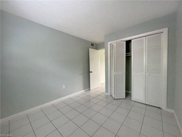 3325 Airport RD N # R2, Naples, FL 34105