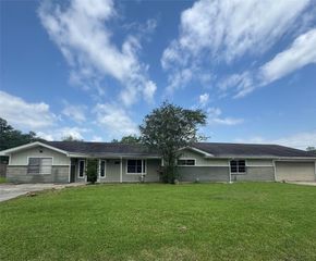 805 Dugas Street, Bridge City, TX 77611