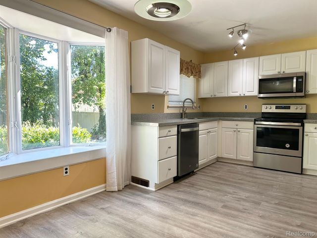 24888 APPLE CREST Drive, Novi, MI 48375