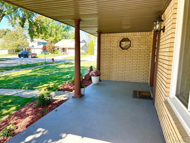 24888 APPLE CREST Drive, Novi, MI 48375