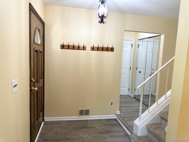 24888 APPLE CREST Drive, Novi, MI 48375