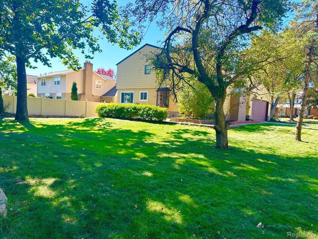 24888 APPLE CREST Drive, Novi, MI 48375