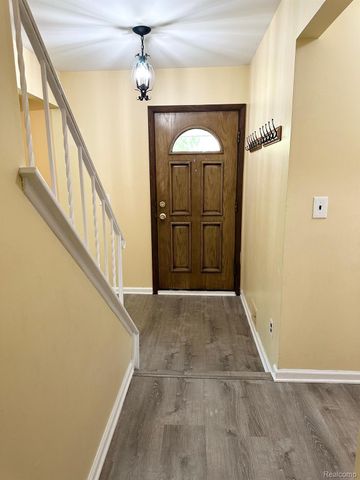 24888 APPLE CREST Drive, Novi, MI 48375