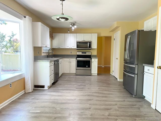 24888 APPLE CREST Drive, Novi, MI 48375