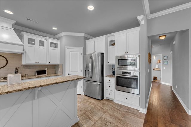 18029 Astor Drive, Fayetteville, AR 72704