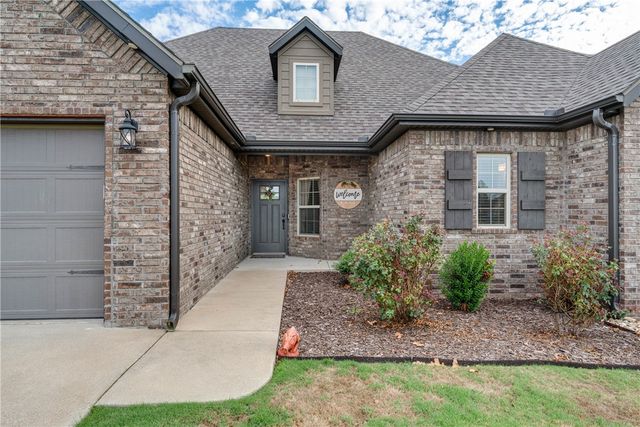 18029 Astor Drive, Fayetteville, AR 72704
