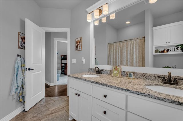 18029 Astor Drive, Fayetteville, AR 72704