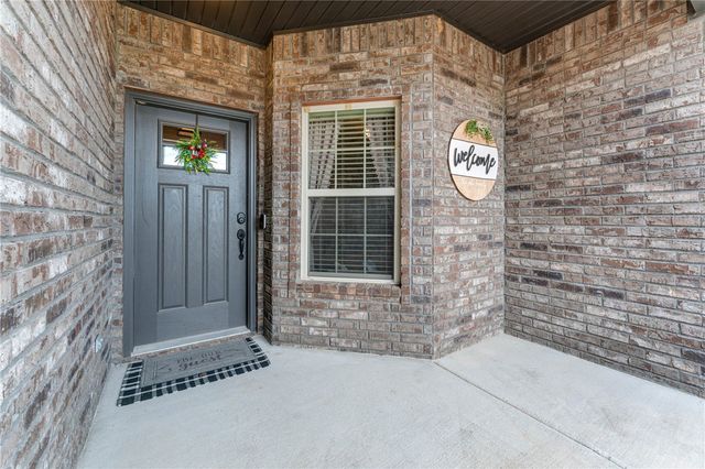 18029 Astor Drive, Fayetteville, AR 72704