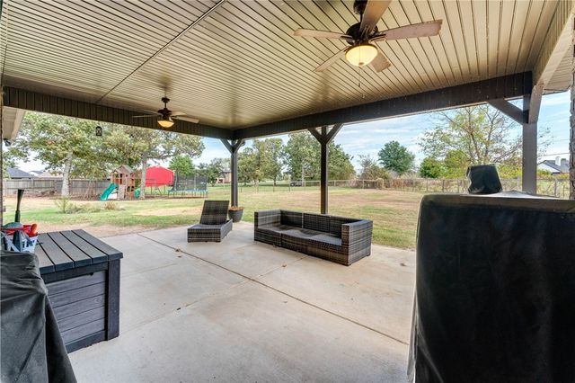 18029 Astor Drive, Fayetteville, AR 72704