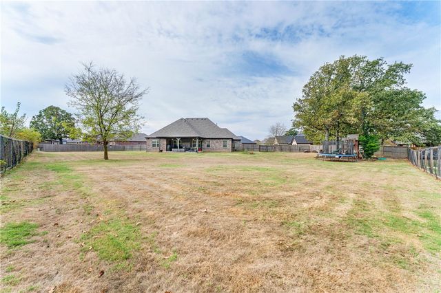 18029 Astor Drive, Fayetteville, AR 72704