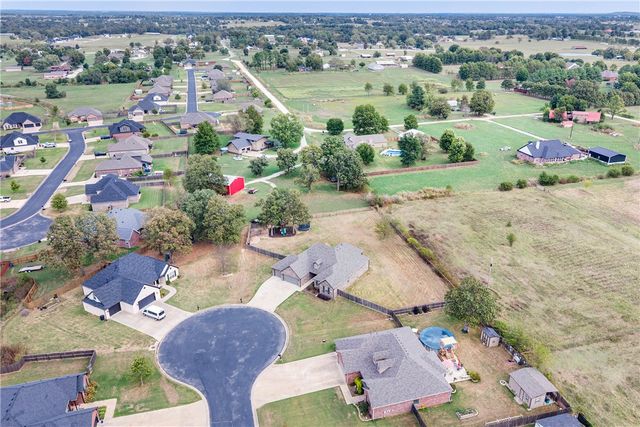 18029 Astor Drive, Fayetteville, AR 72704