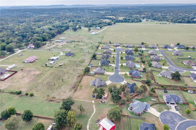 18029 Astor Drive, Fayetteville, AR 72704