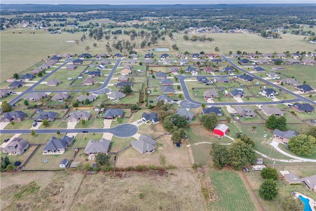 18029 Astor Drive, Fayetteville, AR 72704