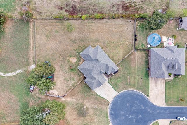 18029 Astor Drive, Fayetteville, AR 72704