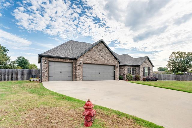 18029 Astor Drive, Fayetteville, AR 72704