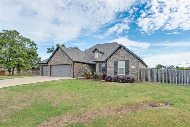 18029 Astor Drive, Fayetteville, AR 72704