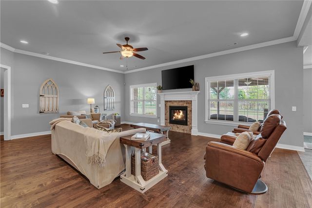18029 Astor Drive, Fayetteville, AR 72704