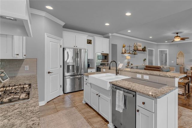18029 Astor Drive, Fayetteville, AR 72704