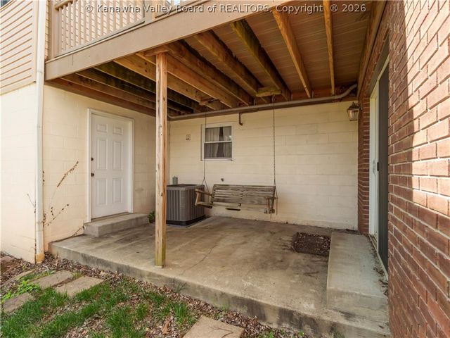 1106 Hollyberry Lane, South Charleston, WV 25309