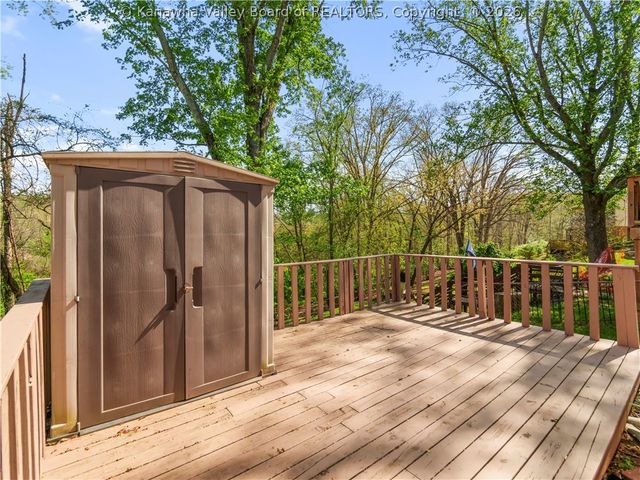 1106 Hollyberry Lane, South Charleston, WV 25309