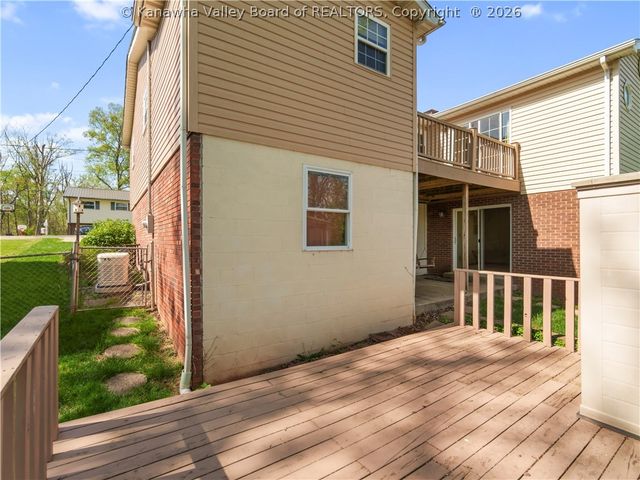 1106 Hollyberry Lane, South Charleston, WV 25309