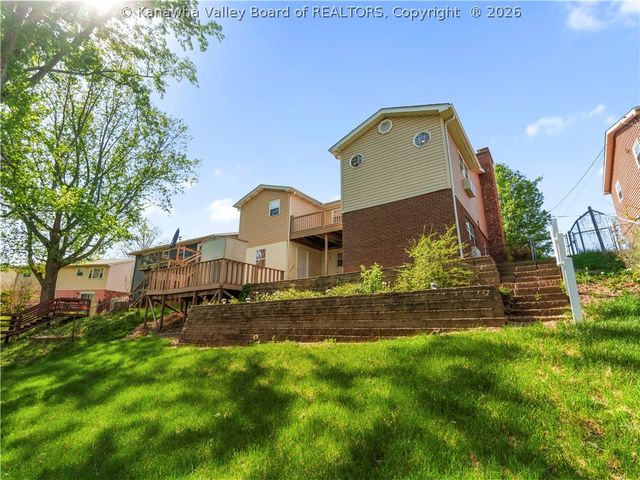 1106 Hollyberry Lane, South Charleston, WV 25309