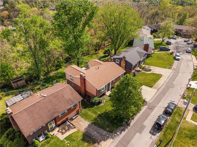 1106 Hollyberry Lane, South Charleston, WV 25309