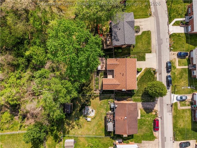 1106 Hollyberry Lane, South Charleston, WV 25309