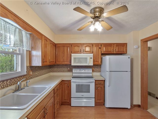 1106 Hollyberry Lane, South Charleston, WV 25309