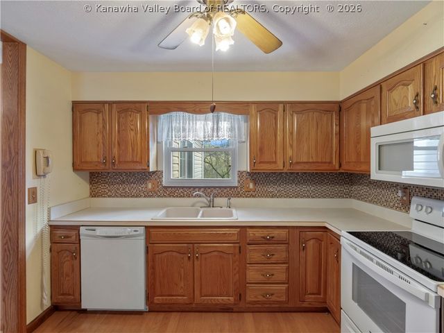 1106 Hollyberry Lane, South Charleston, WV 25309