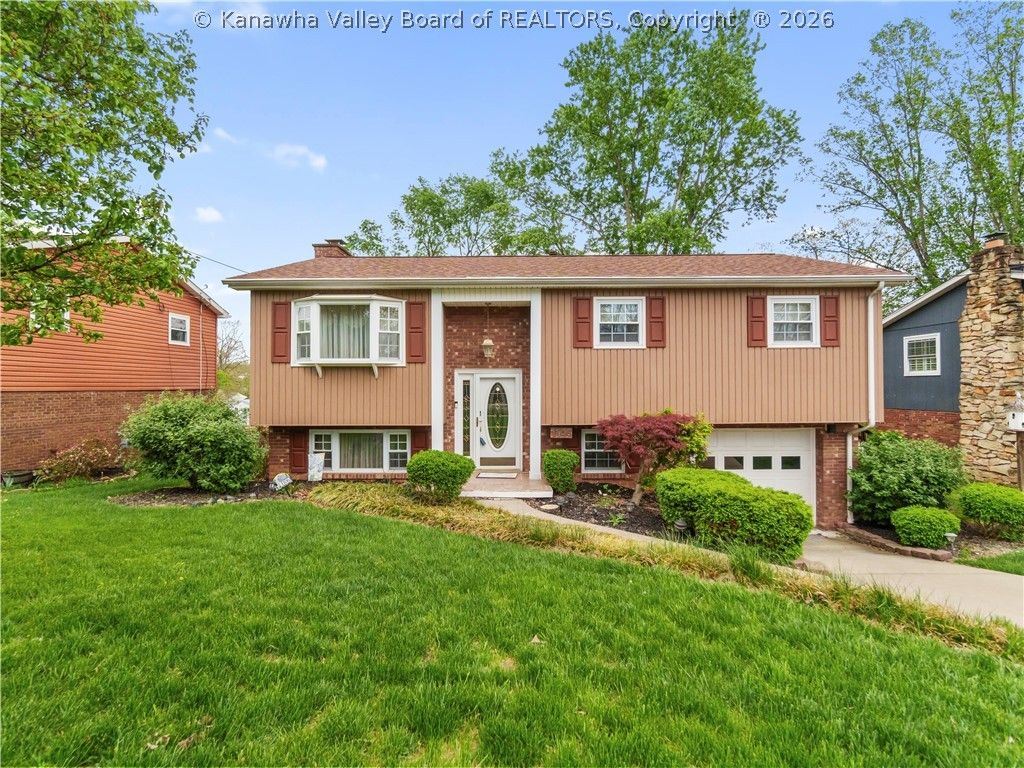 1106 Hollyberry Lane, South Charleston, WV 25309