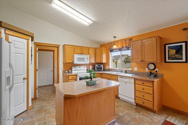 6494 W BUFFALO GRASS LN, Rathdrum, ID 83858