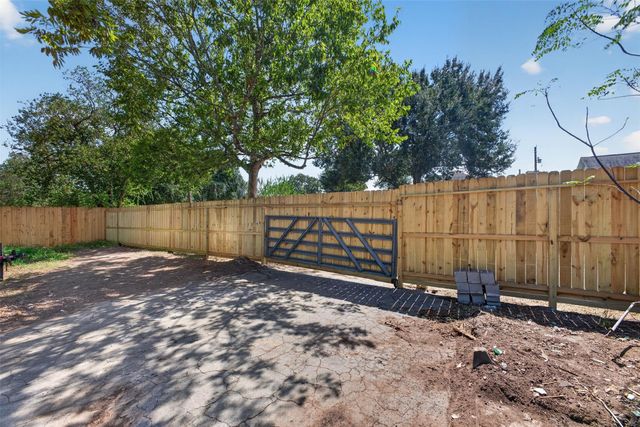 503 Anderson Street, Sealy, TX 77474