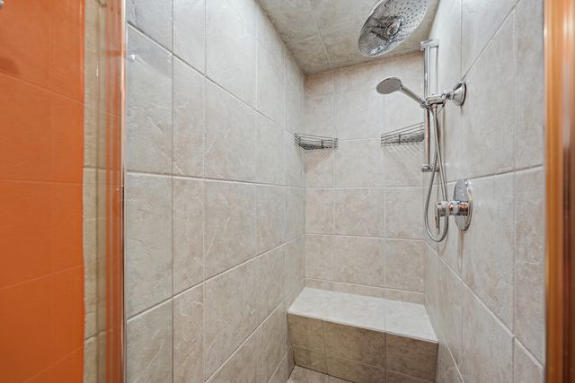 165 ABBEYWOOD Circle, Streamwood, IL 60107