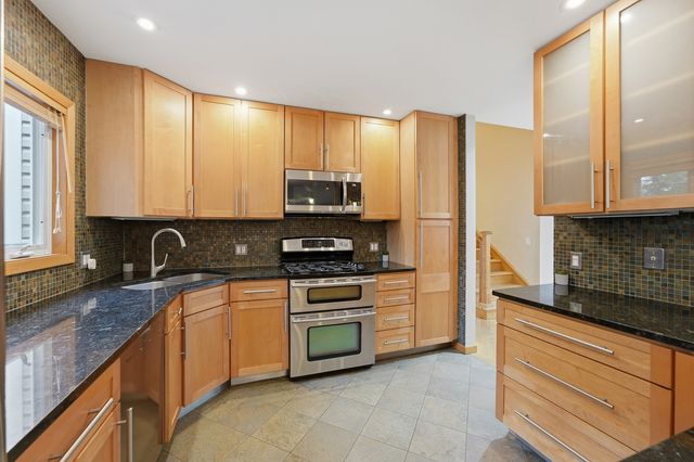 165 ABBEYWOOD Circle, Streamwood, IL 60107