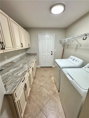 3829 SW 17th PL, Cape Coral, FL 33914
