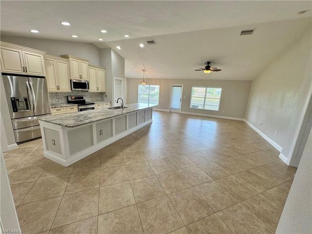 3829 SW 17th PL, Cape Coral, FL 33914