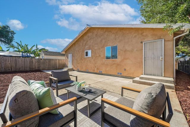 2370 Ralmar Avenue, East Palo Alto, CA 94303