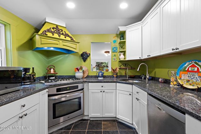45 Mountainside Avenue, Atlantic Highlands, NJ 07716