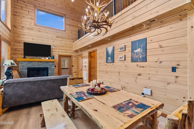 932 Chestnut Drive, Gatlinburg, TN 37738