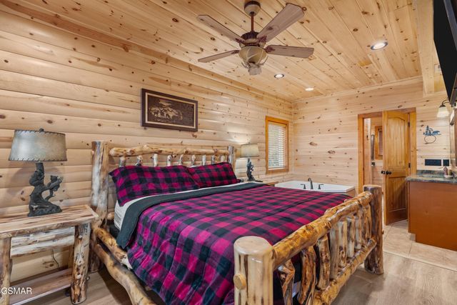 932 Chestnut Drive, Gatlinburg, TN 37738