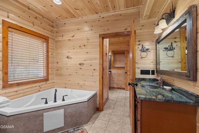 932 Chestnut Drive, Gatlinburg, TN 37738