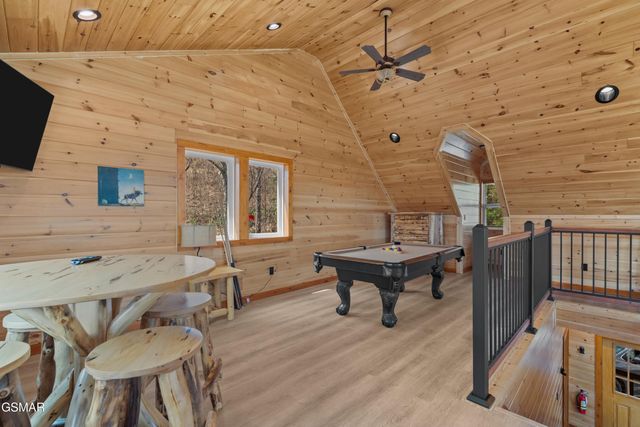 932 Chestnut Drive, Gatlinburg, TN 37738