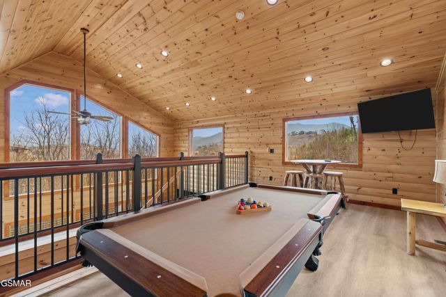 932 Chestnut Drive, Gatlinburg, TN 37738