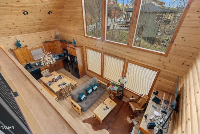 932 Chestnut Drive, Gatlinburg, TN 37738