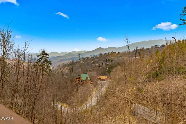 932 Chestnut Drive, Gatlinburg, TN 37738