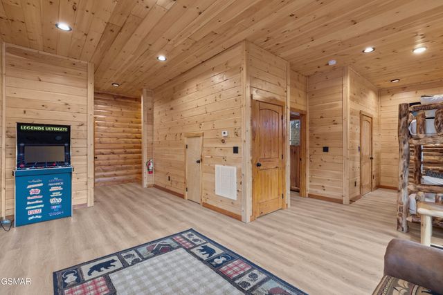 932 Chestnut Drive, Gatlinburg, TN 37738