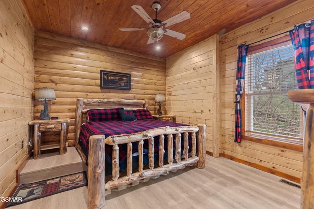 932 Chestnut Drive, Gatlinburg, TN 37738