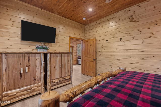 932 Chestnut Drive, Gatlinburg, TN 37738